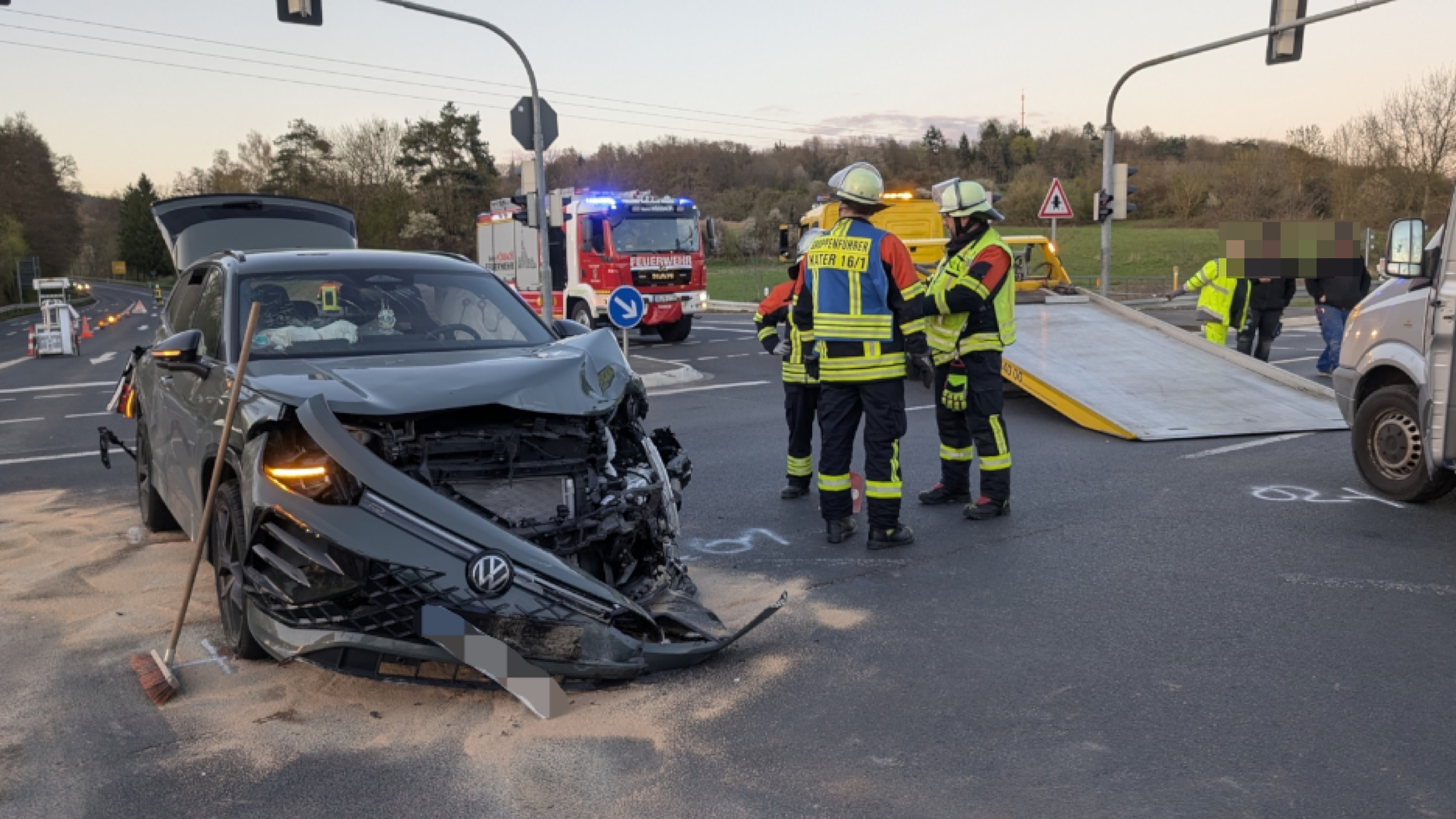 Hösbach – Verkehrsunfall auf der Stachus-Kreuzung im Feierabendverkehr