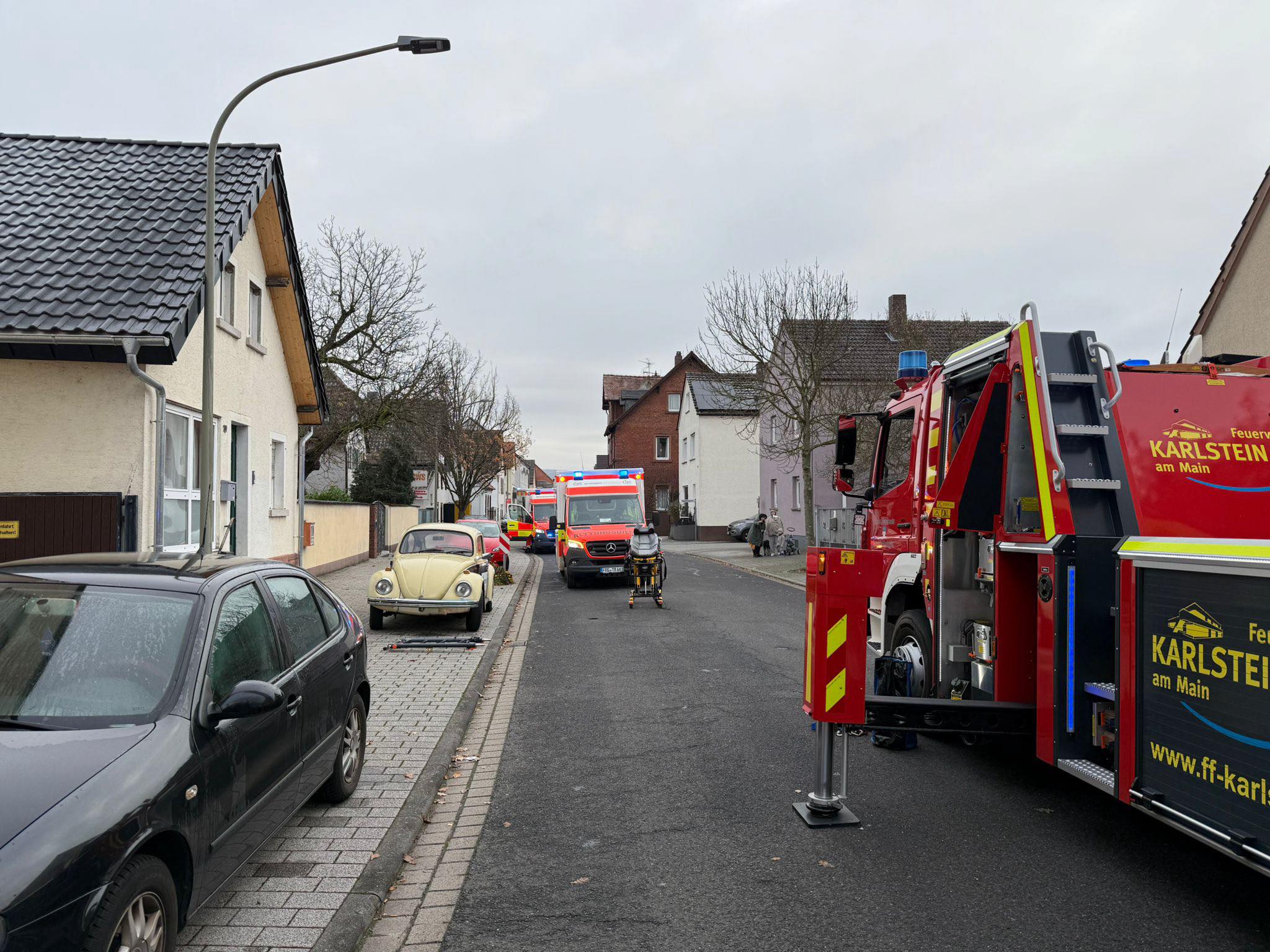 20251118 Drehleiterrettung Karlstein 1