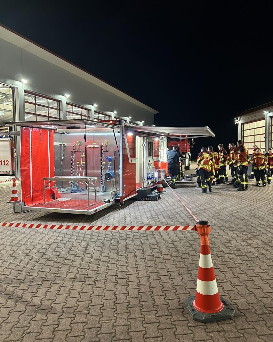 20250327 Besichtigung AB Dekon Großostheim durch FF Mainaschaff 2