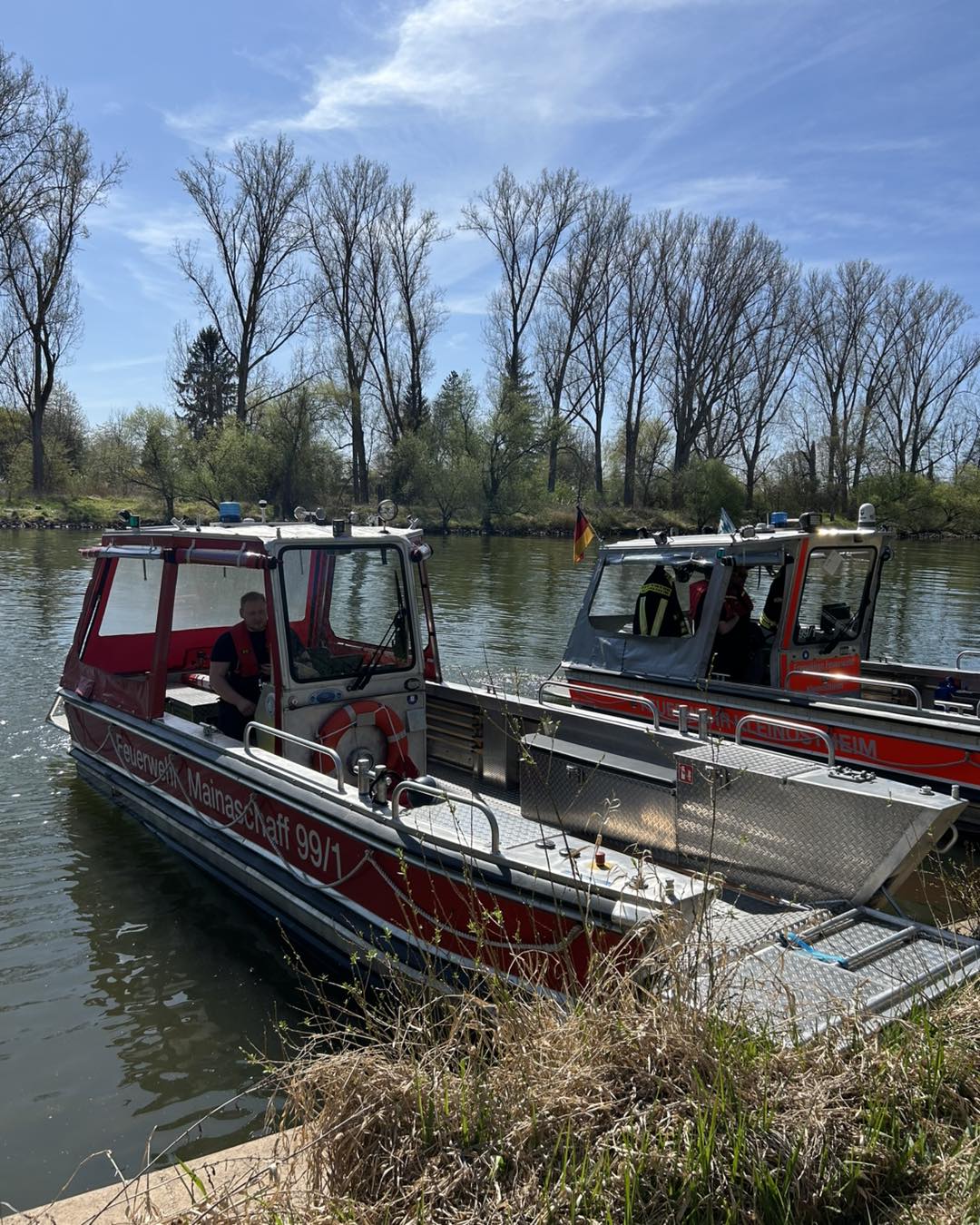 20250412 Feuerwehr unterstützt Absicherung Osterschwimmen Mainaschaff Kleinostheim 2