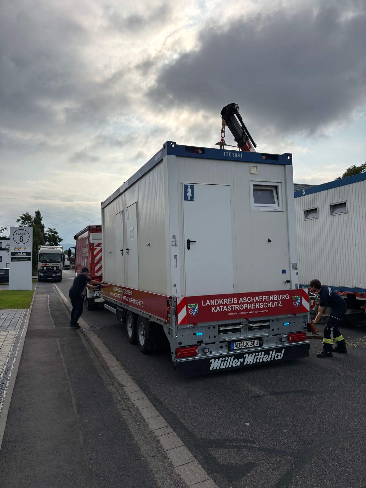 20250717 Übernahme und Abtransport von 20 Fuß Containern in Kleinostheim 7