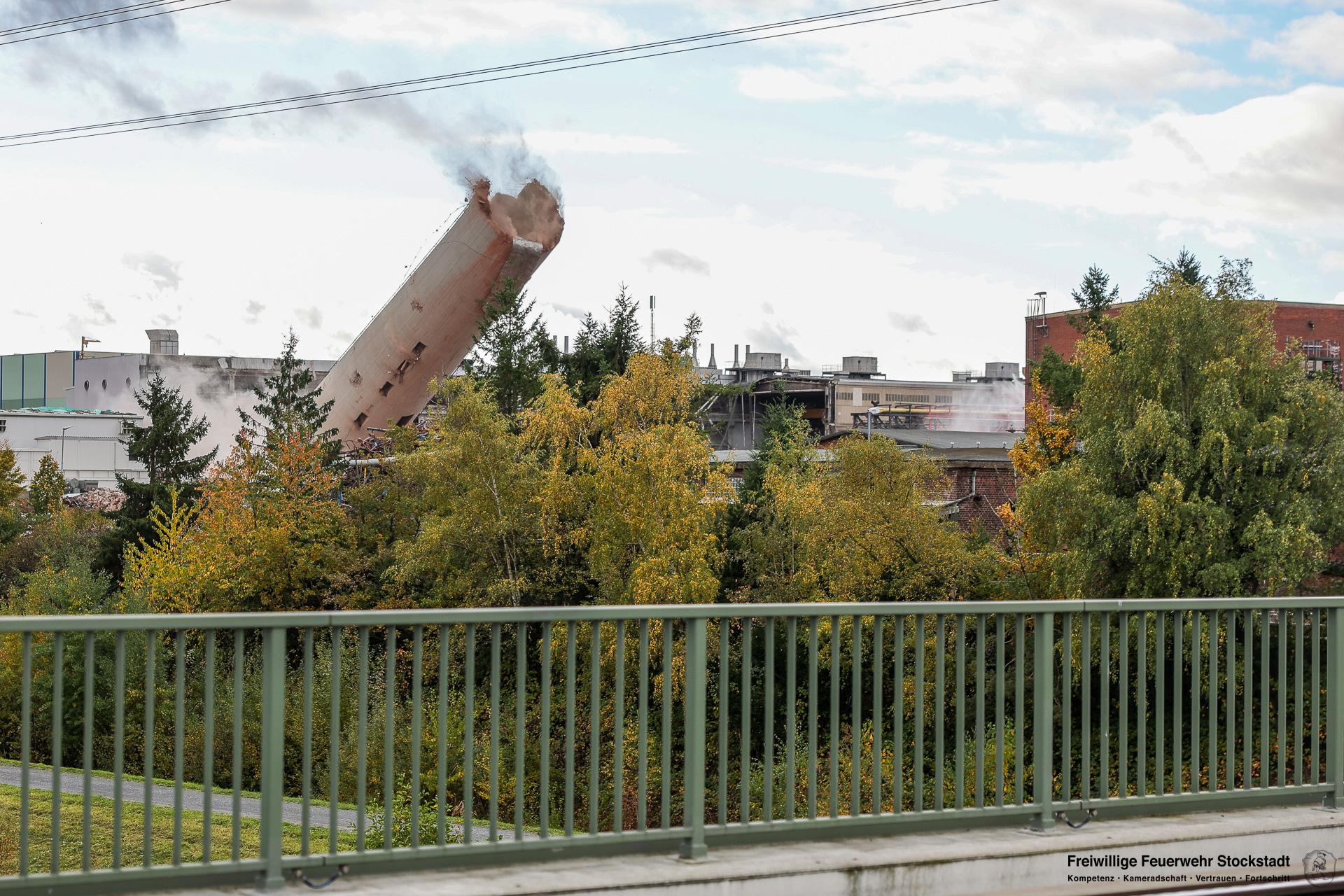20251025 Absicherung Sprengung Kamin ehem Sappi Stockstadt 20