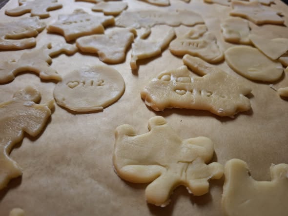 20251126 KiFeu Heimbuchenthal backt Weihnachstplätzchen für Seniorenheim 1