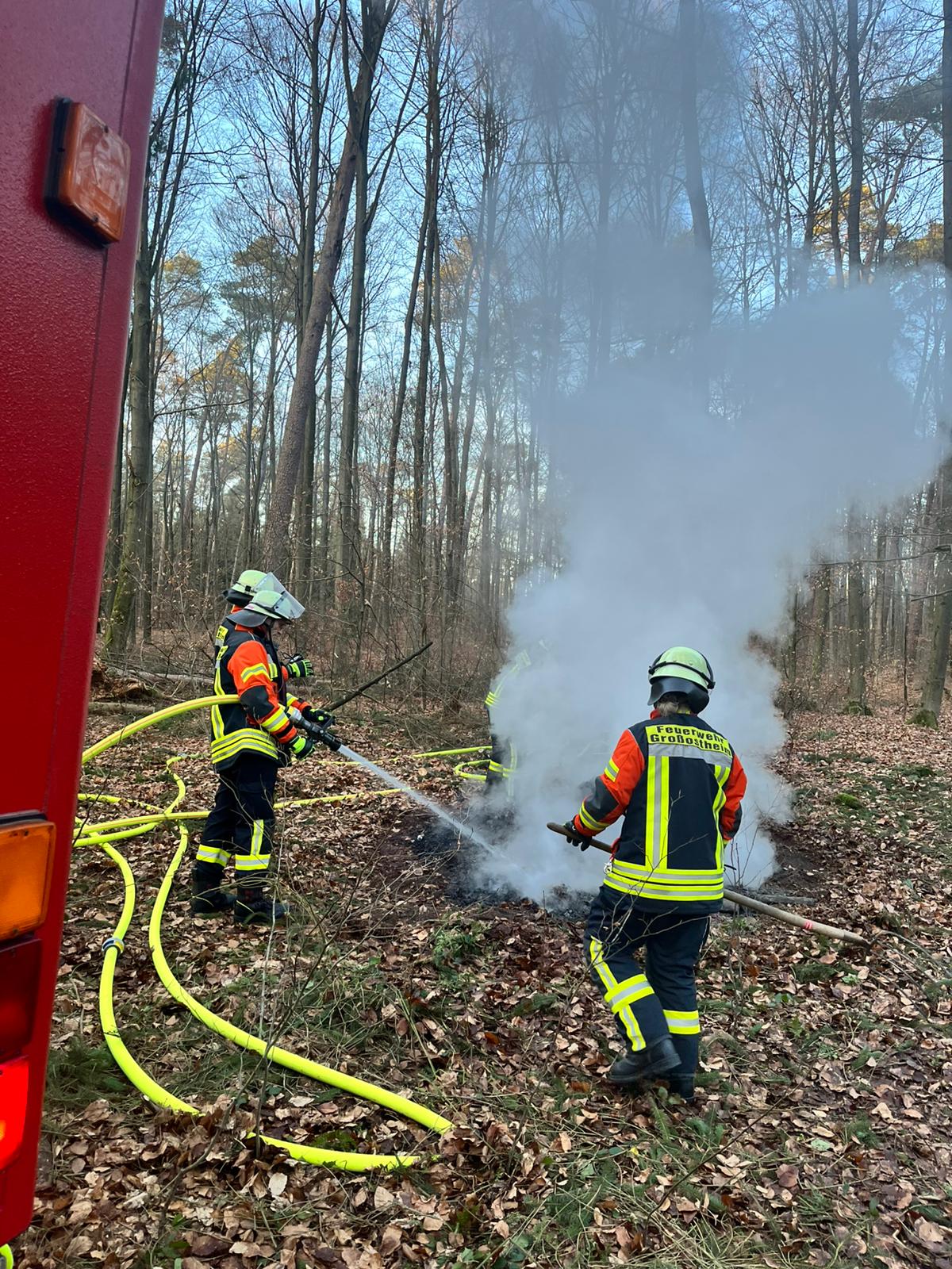 20251227 Rauchentwicklung im Wald Großostheim 8