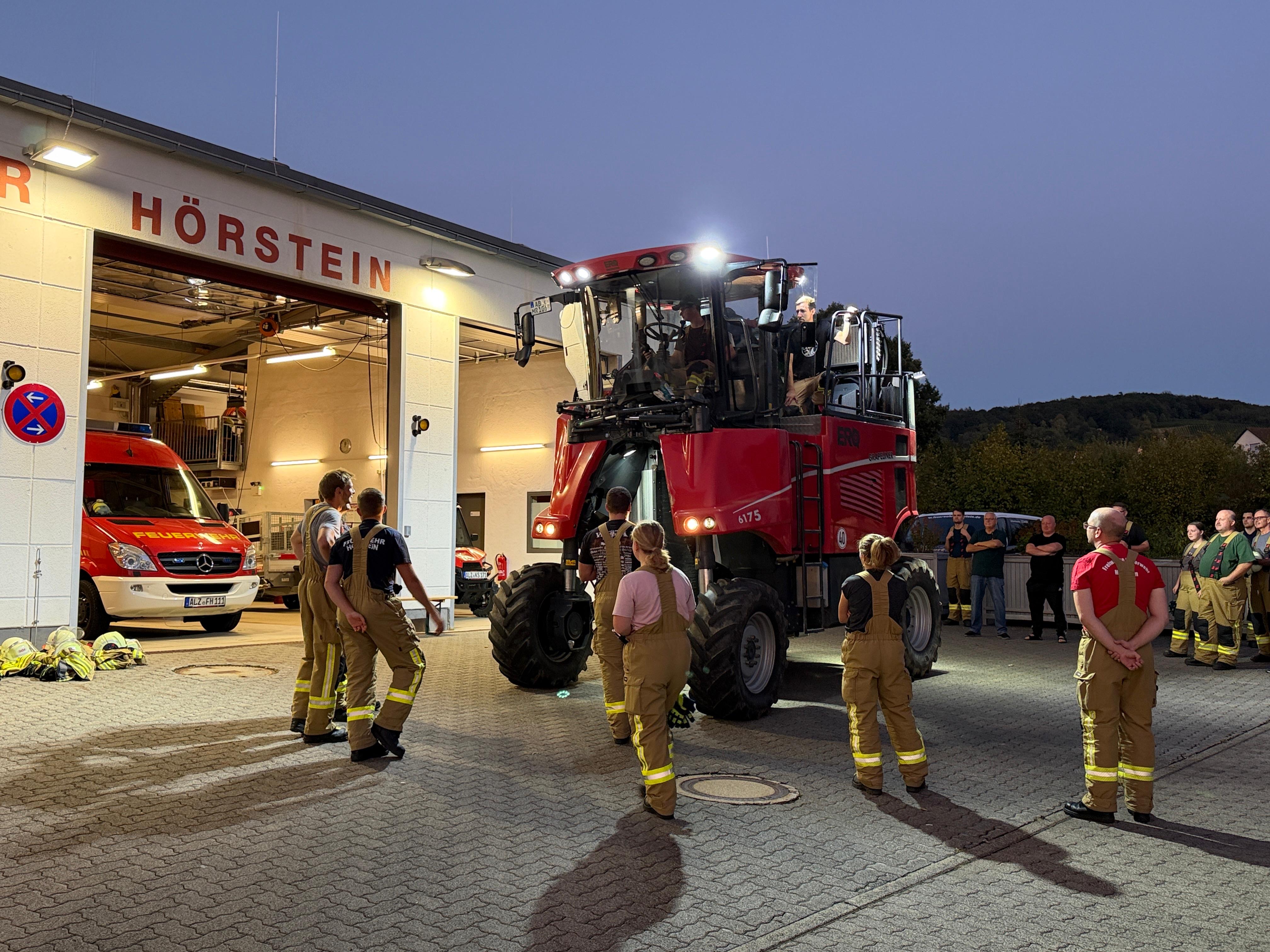20260914 FF Hörstein Übung Rettung aus Traubenvollernter 1