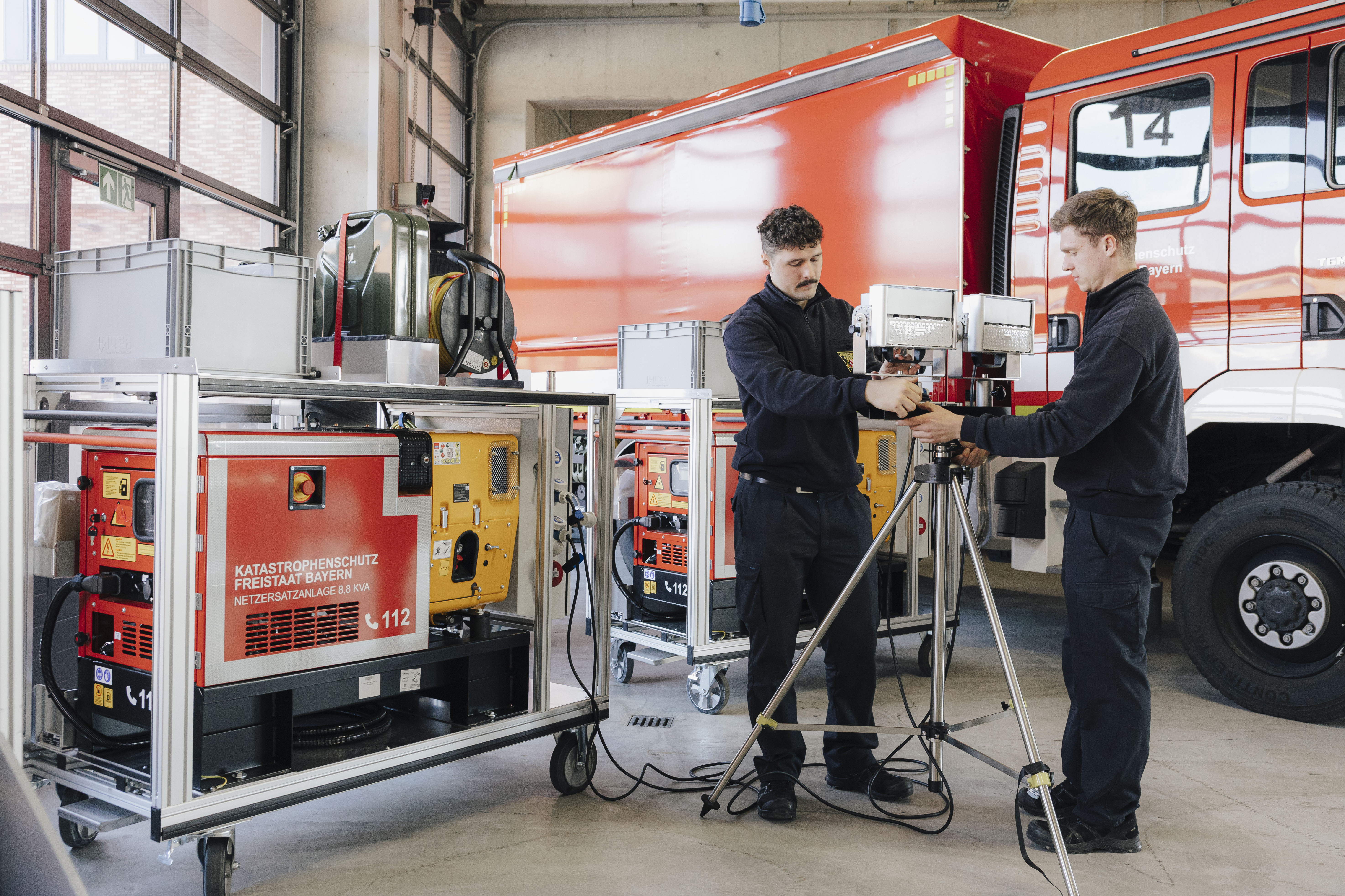 Bayer.  Staatsministerium des Innern, für Sport und IntegrationBayerns Innenminister Joachim Herrmann stellt neue Notstromgerätesätze für die bayerischen Feuerwehren in Nürnberg vorNürnberg, 04.03.2026©BayStMI/Giulia Iannicelli