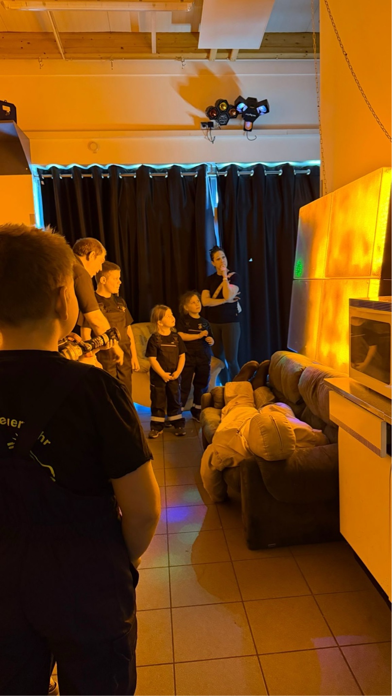 20260411 Jugend und Kinderfeuerwehren besichtigen das ASZ Goldbach 3