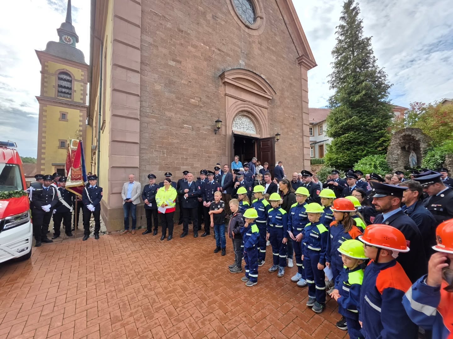 20260913 FF Wiesen Feuerwehrfest mit Fahrzeugsegnung MTW 5